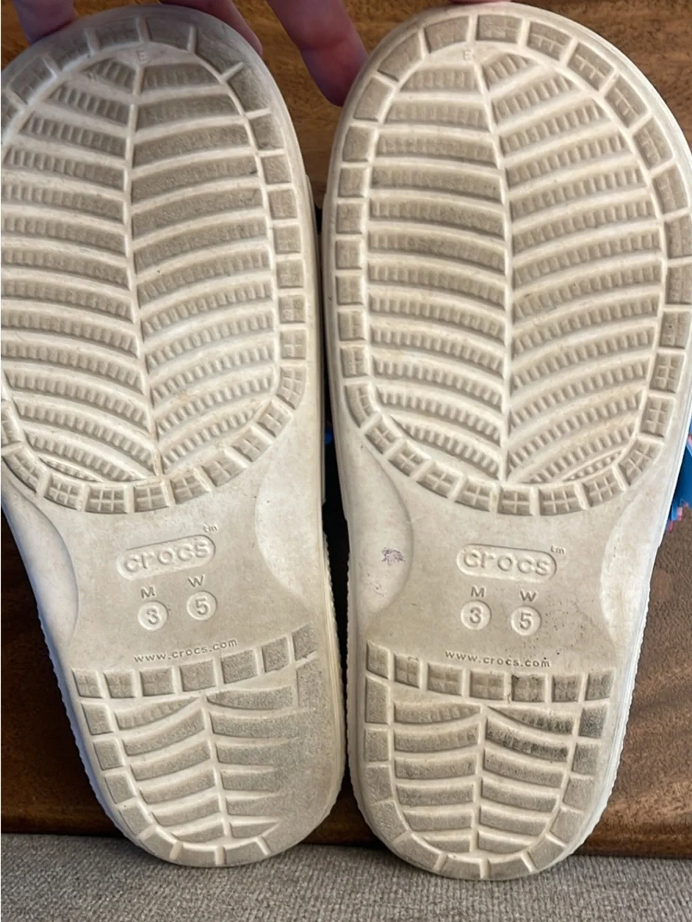 CROCS Baya White Kids' Youth slides Sandals with Stitch Charms sz 3